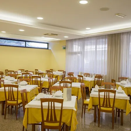 International Hotel *